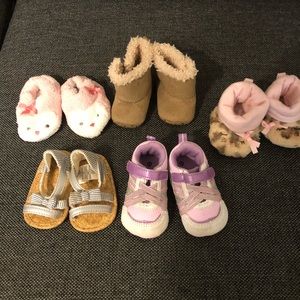 Lot of 6 new born shoes
